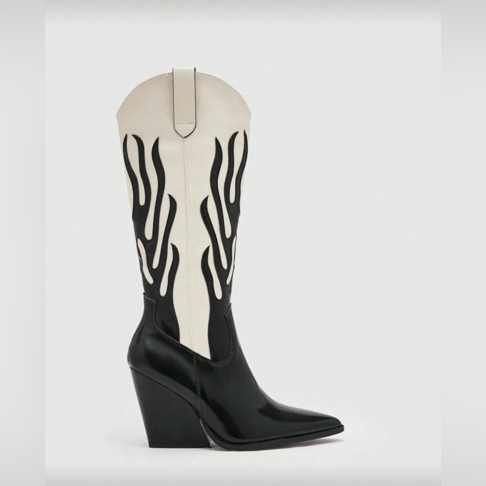 Stylish Black and White Flame Boots - Picture 4 of 12